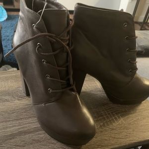 Mia boots 8.5